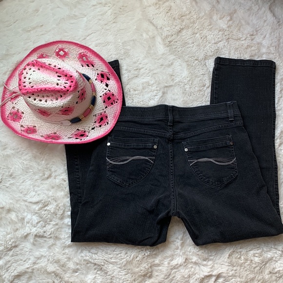 Lees 14 short - Picture 7 of 8